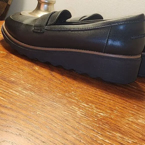 Clarks Sharon Gracie Loafers | W 9.5M | Elegant Style Meets All-Day Comfort - Picture 3 of 9